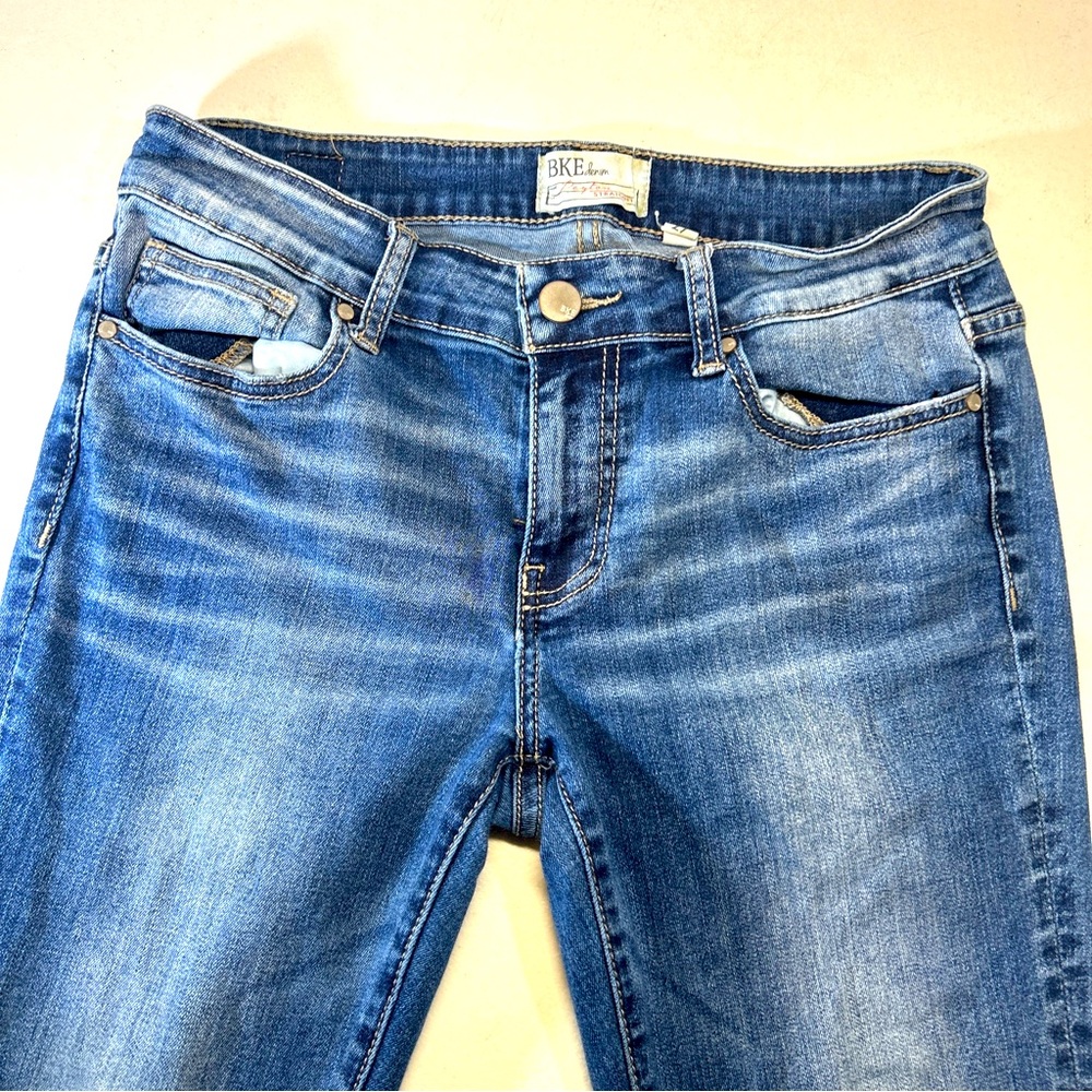 Cool BKE Buckle size 27 Payton style straight leg cropped jeans women Stretch